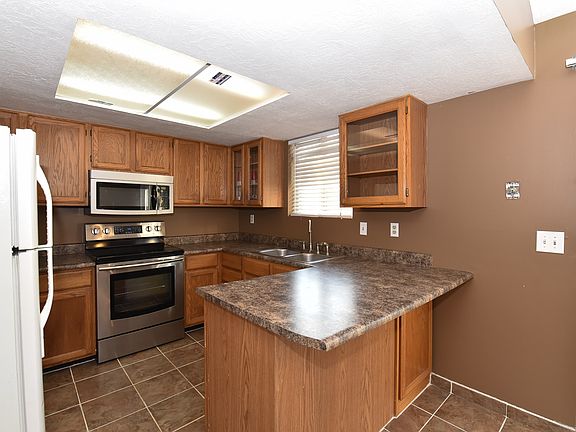 4th image of 1282 W Athleen Dr