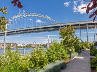 1732 NW Riverscape St, Portland, OR 97209