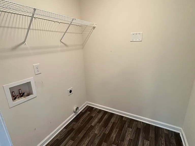Washer/Dryer Hookups