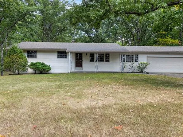 3 Hawthorne Dr, Warrenton, MO 63383