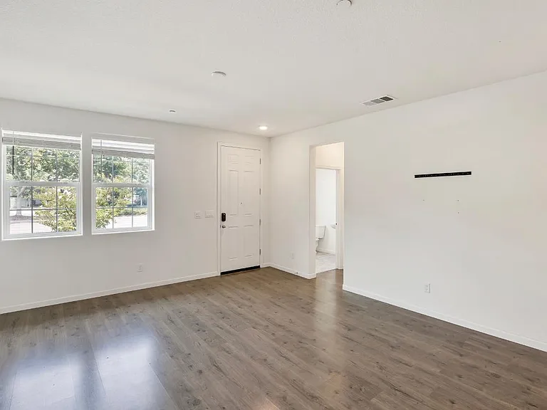 11030 International Dr — Photo 8