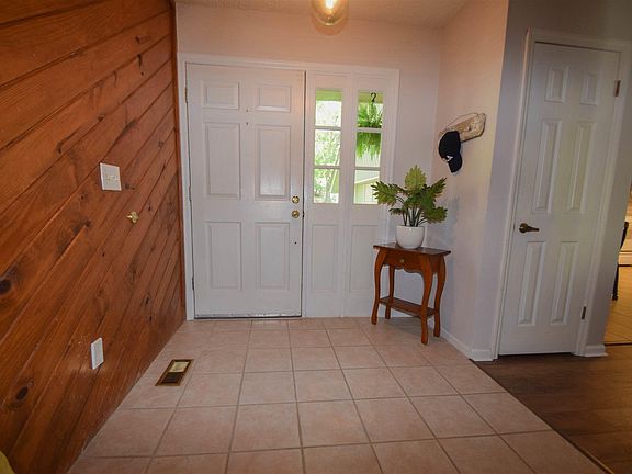 4th image of 1735 Willow Creek Dr