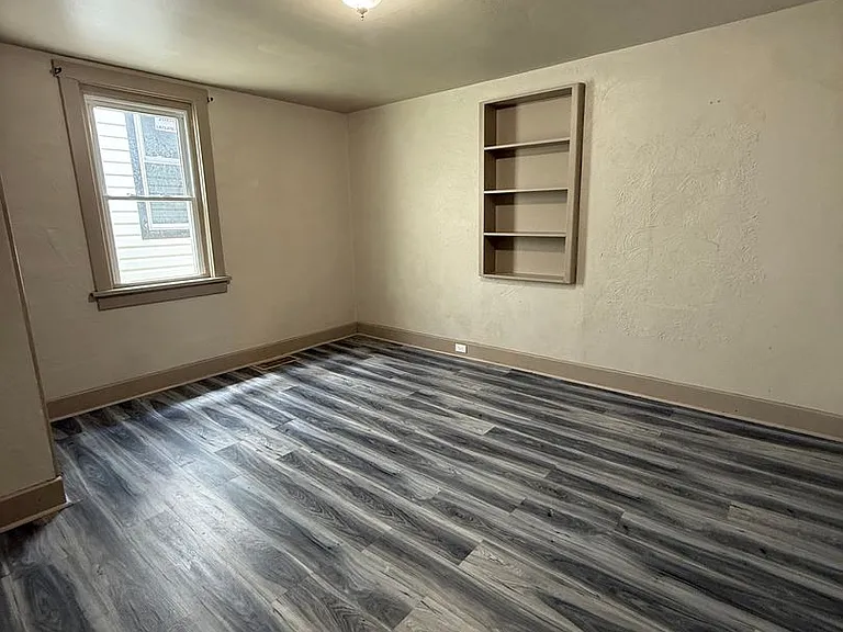 802 Western Ave — Photo 5