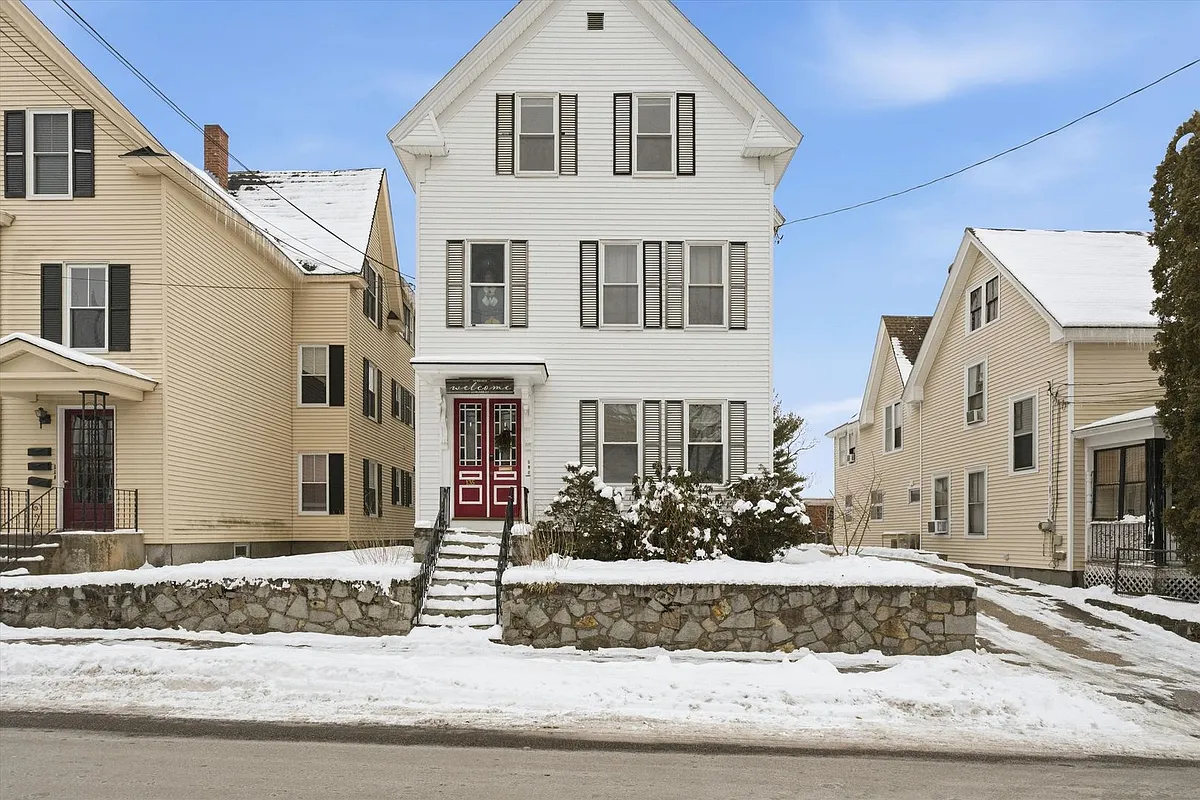 Building Photo - 135 Sagamore St #3