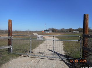 368 Old Colony Rd, Seguin, TX 78155