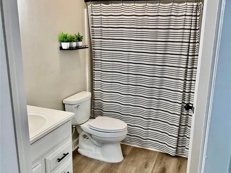 1884 Clearbrooke Dr — Photo 15