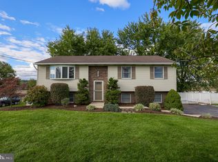 8208 Elizabethtown Rd, Elizabethtown, PA 17022