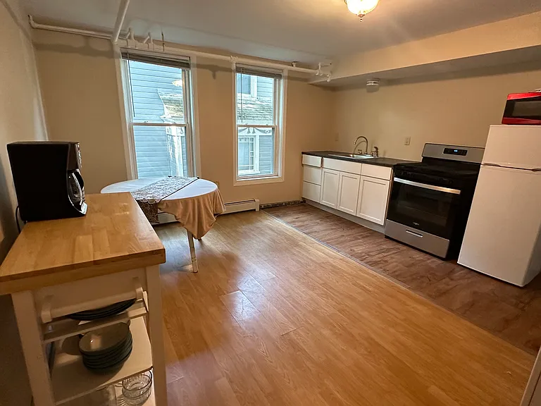 203 Pleasant St — Photo 5