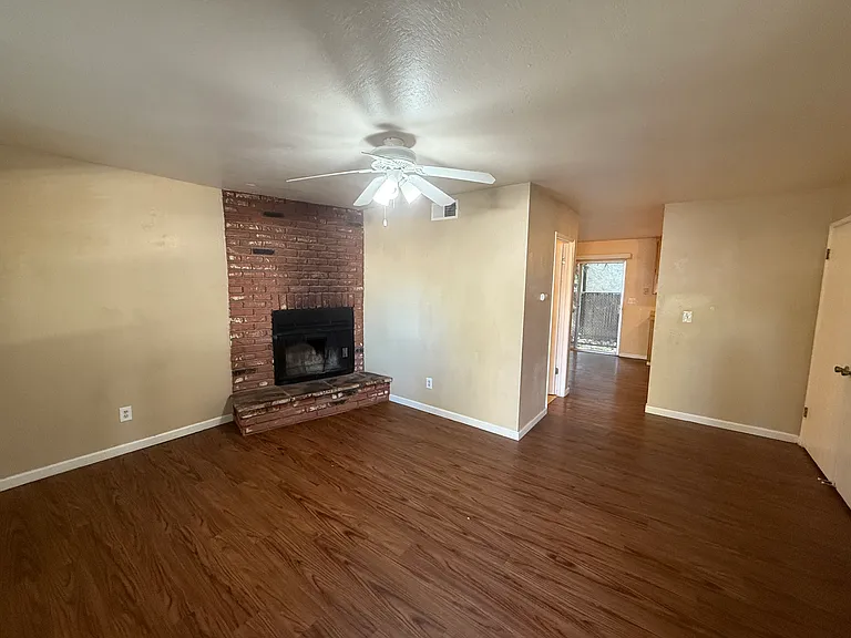 403 Maple St #B — Photo 8