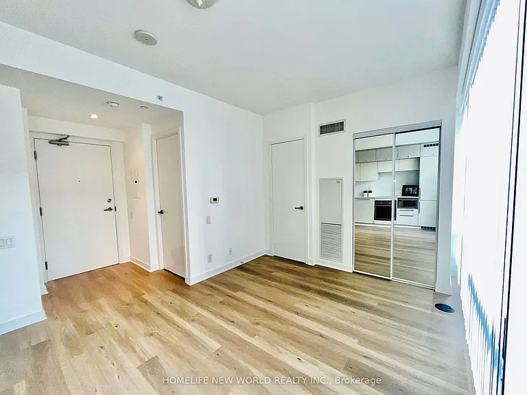 15 Grenville St #2504 — Photo 4