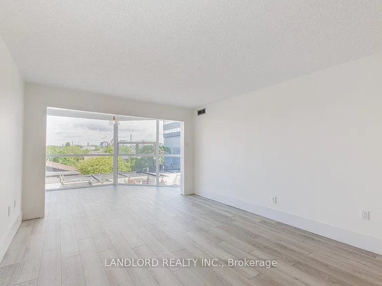 725 King St W #611 — Photo 5