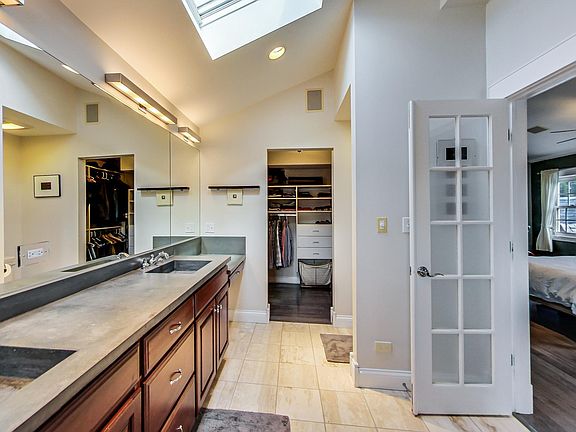 5th image of 3452 N Leavitt St #2