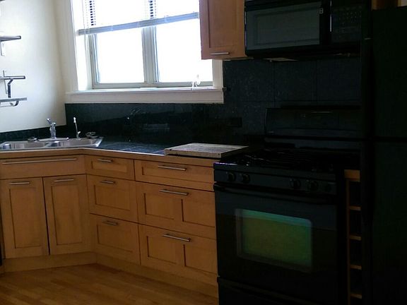 3rd image of 8234 S Ingleside Ave