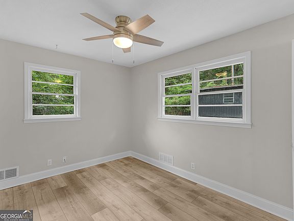 3rd image of 1635 Vineyard Rd
