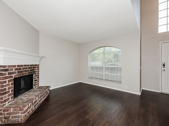 4th image of 216 High Pointe Ln