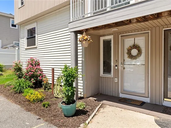 27 Kiley St APT 5, North Providence, RI 02911