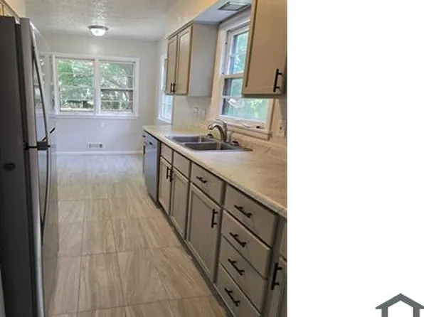 3604 Huffman Blvd, Rockford, IL 61103