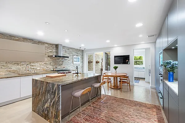 Sold by Compass | media 7