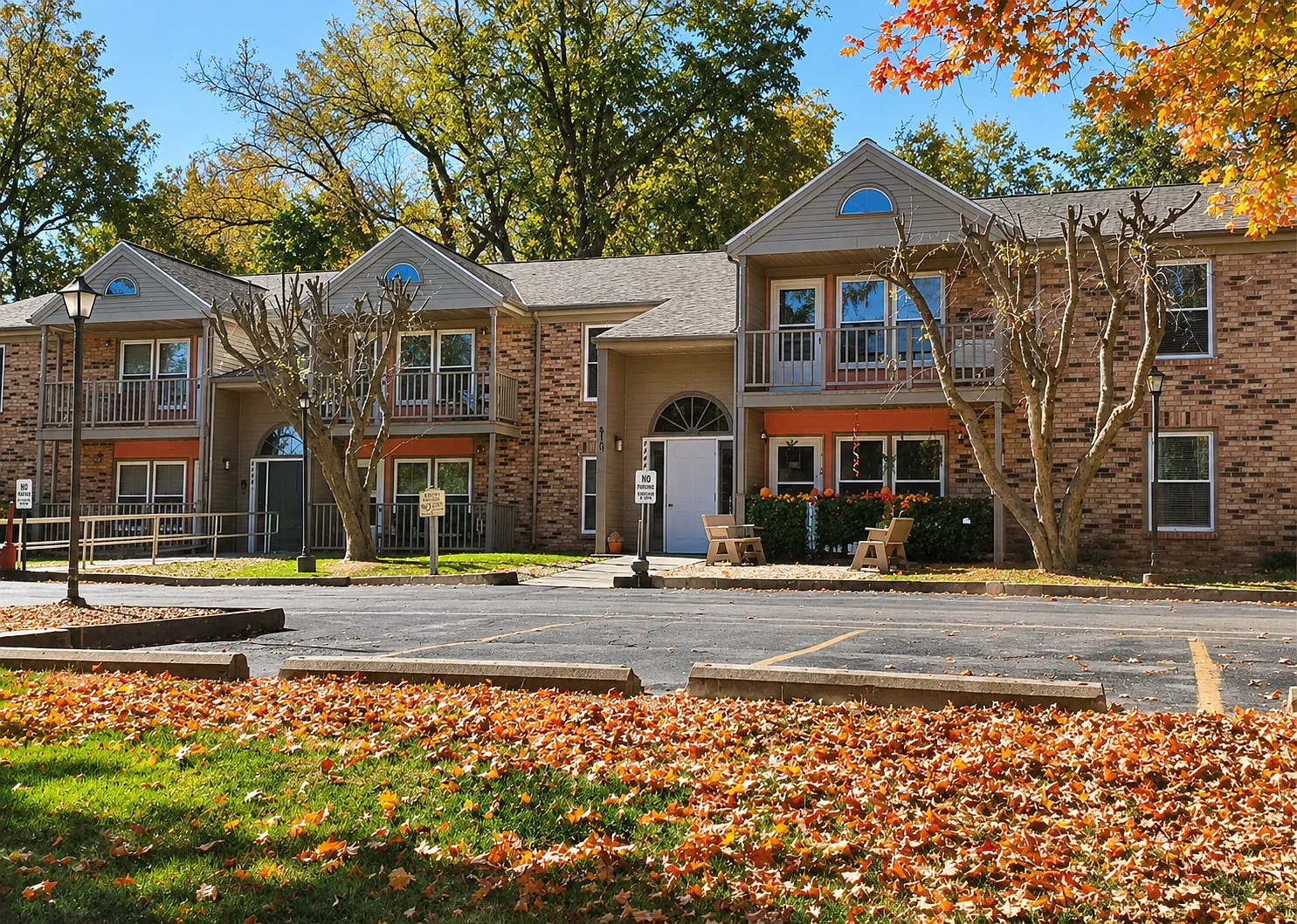 Point Woods Apartments — Photo 1