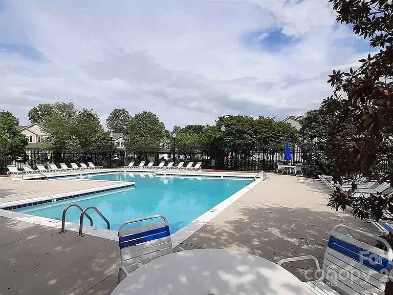 8027 Stoneham Ct — Photo 5