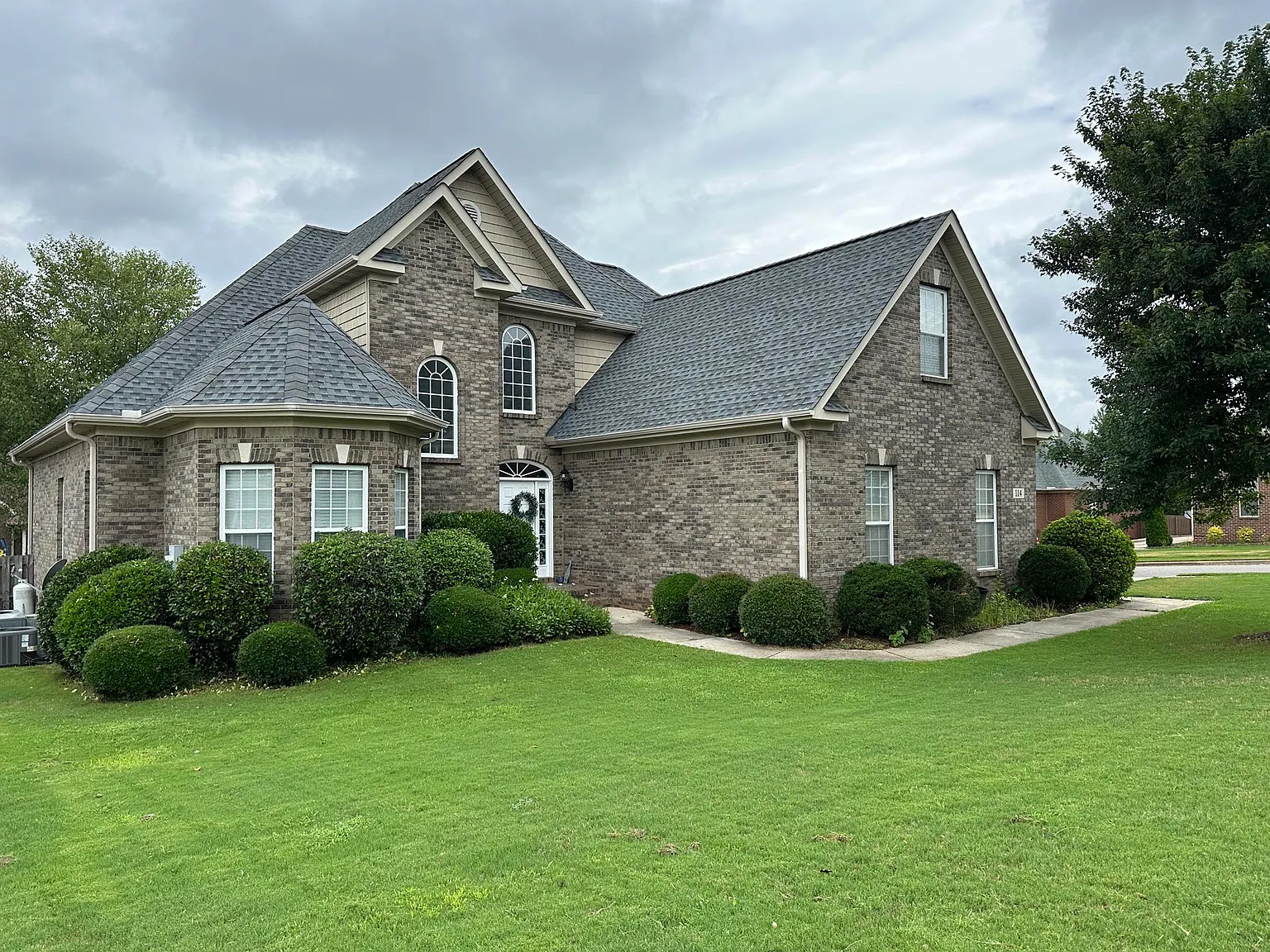 4 bed, 2374 sqft, $2,450 — Photo 1