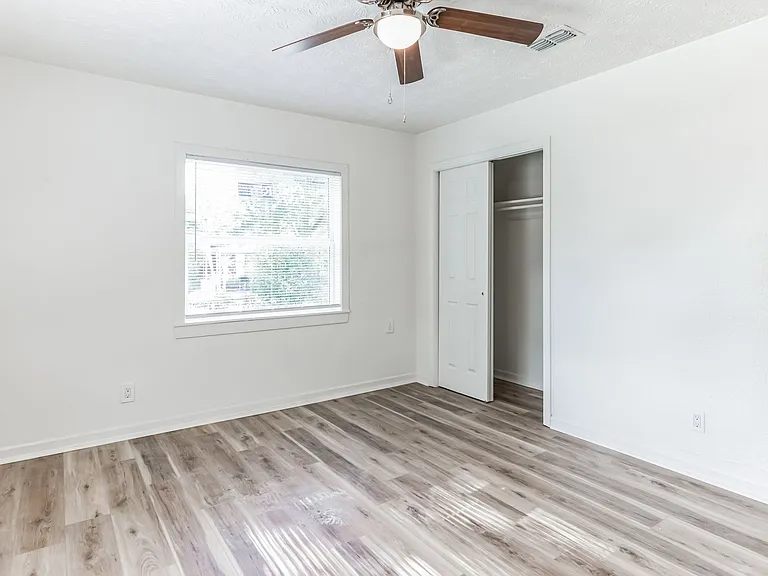 2504 Danson St — Photo 26