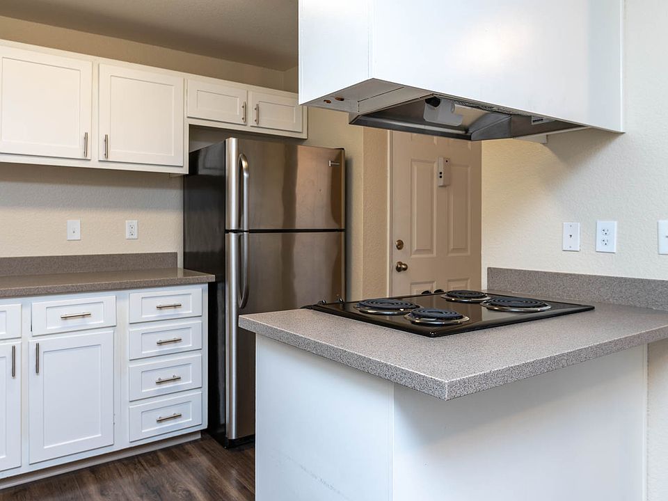 Sundial Apartments ; 3 Bedroom Kitchen