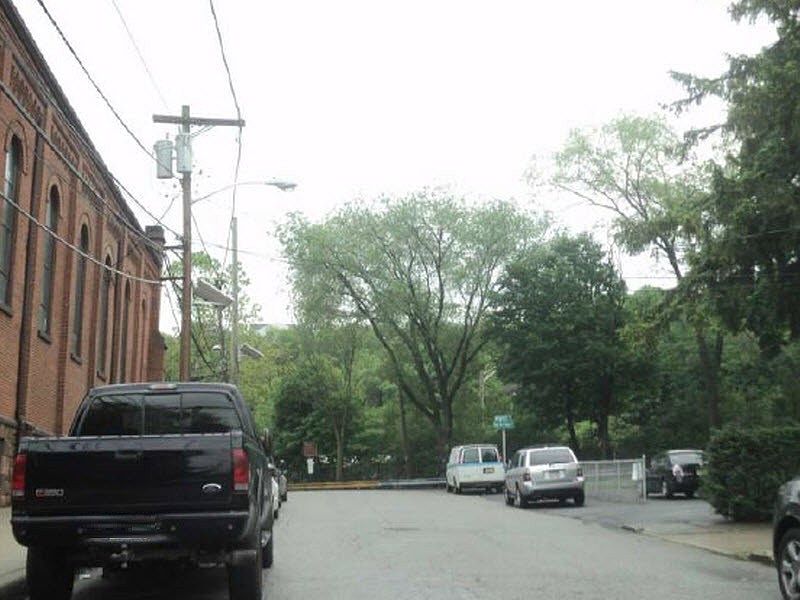 2nd image of 142 Danforth Ave