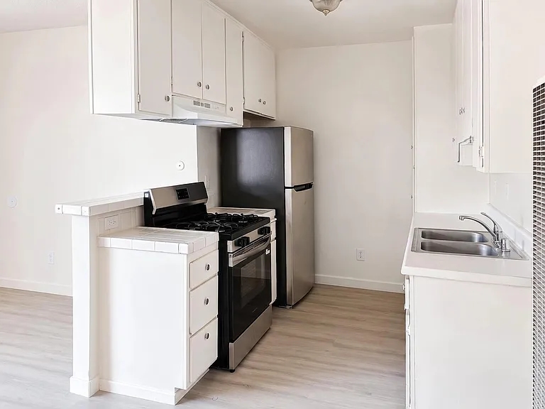 6819 Laurel Canyon Blvd #18 — Photo 3