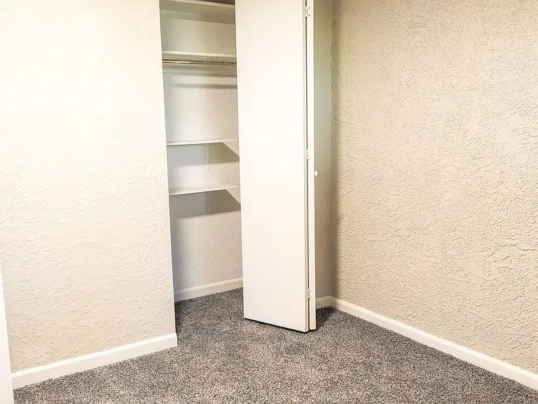 5418 Alta Loma Rd — Photo 33