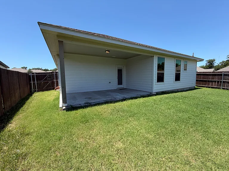 350 Carlisle Dr — Photo 29