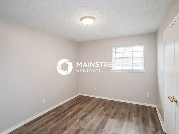 3rd image of 808 Lotus Ave