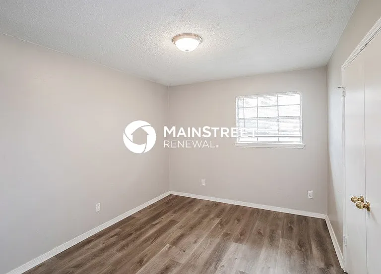 808 Lotus Ave — Photo 3