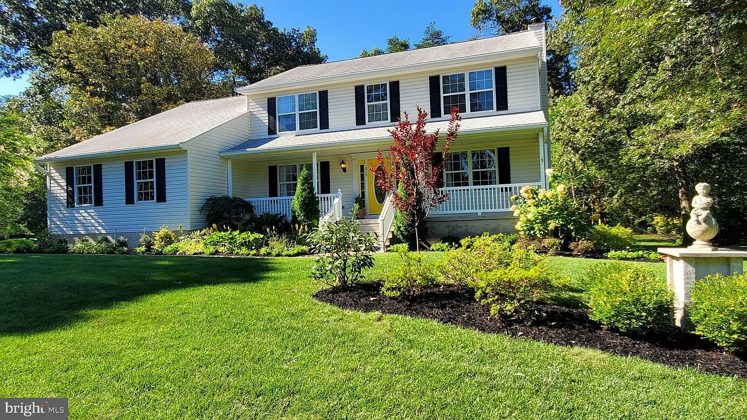 215 Weston Woods Dr photo 1