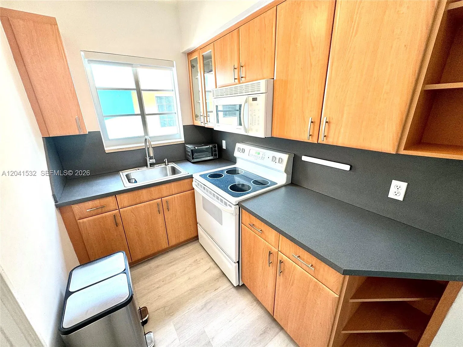 Meridian Park Condo — Photo 4