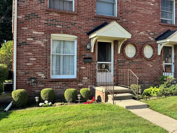 37021 Charter Oaks Blvd #14, Clinton Township, MI 48036