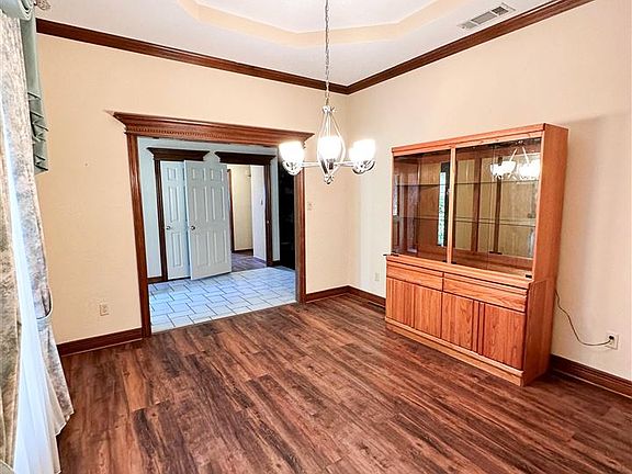 4th image of 3111 NE Heritage Dr