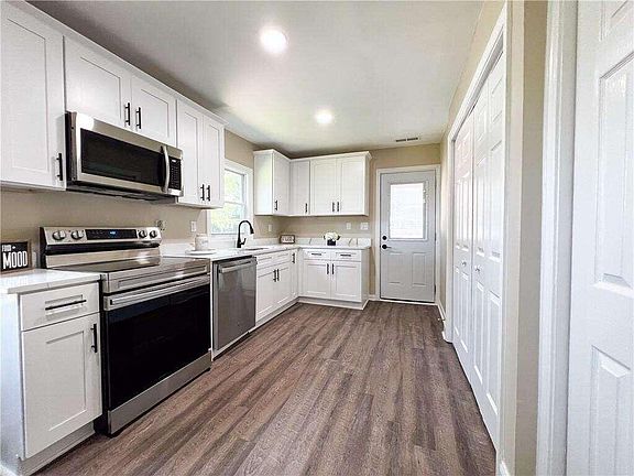2nd image of 1948 Compton Drive SE