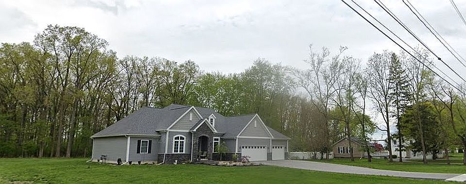 2nd image of 924 S Wintergarden Rd