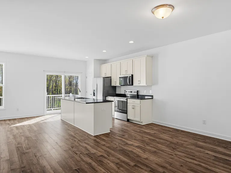 1053 Balsam Ln — Photo 8