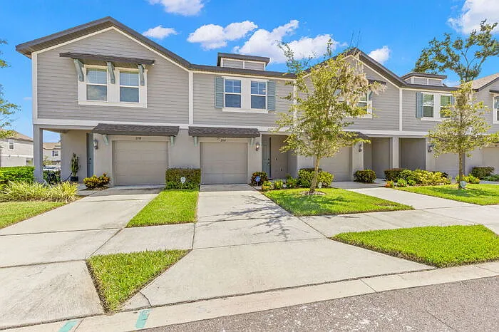 3 bed, 2.5 bath, 1525 sqft, $2,300 — Photo 2
