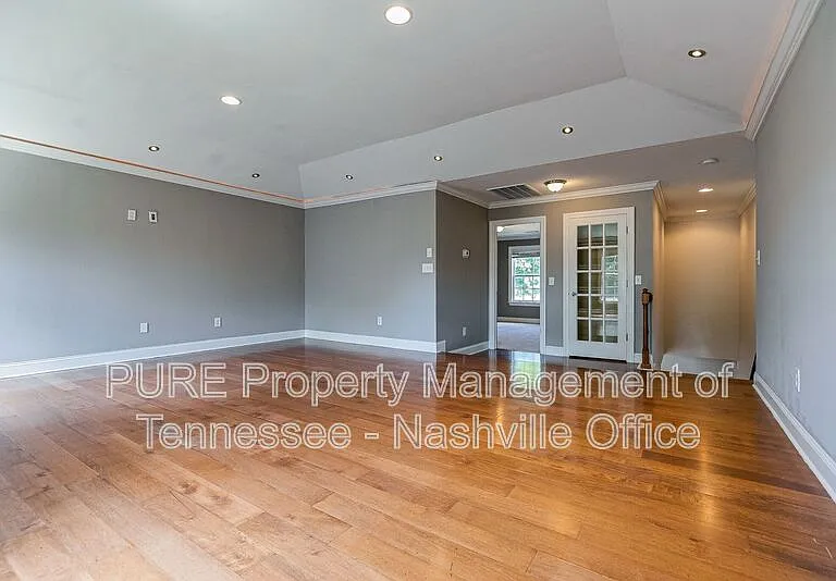 1214 Broadmoor Cir — Photo 38