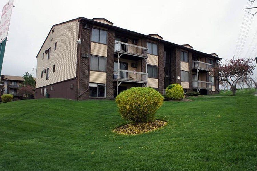 1st image of 229 Country Club Ln