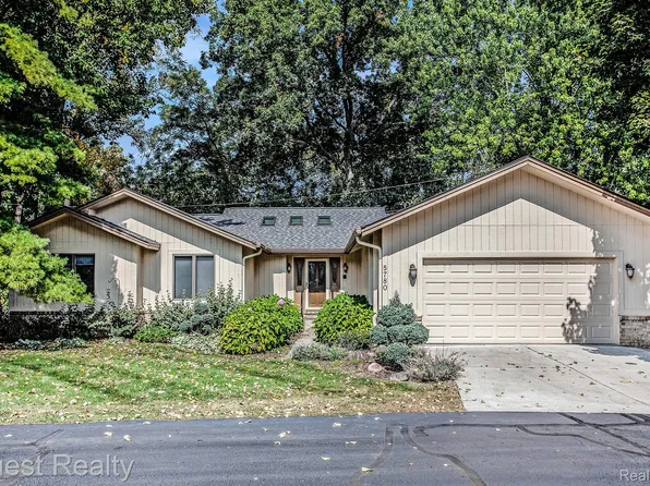 5780 Point Of The Woods Dr, West Bloomfield, MI 48324