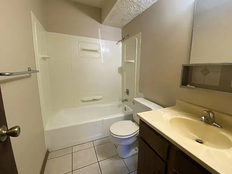 1228 E St #10 — Photo 5