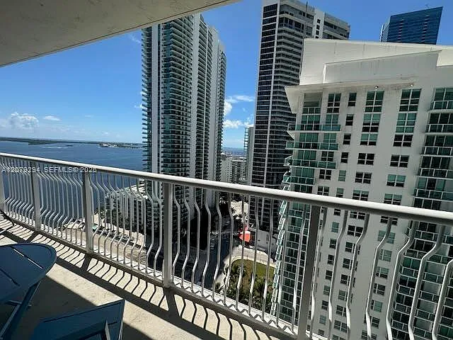 The Club At Brickell Bay — Photo 4