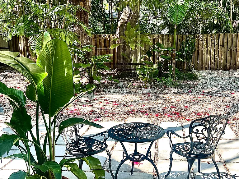 Tigertail Ave — Photo 3