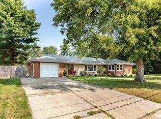 1907 Sheridan Rd, Pekin, IL 61554
