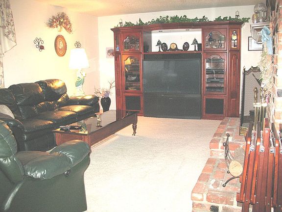 Living Room w/2nd Fire Place
