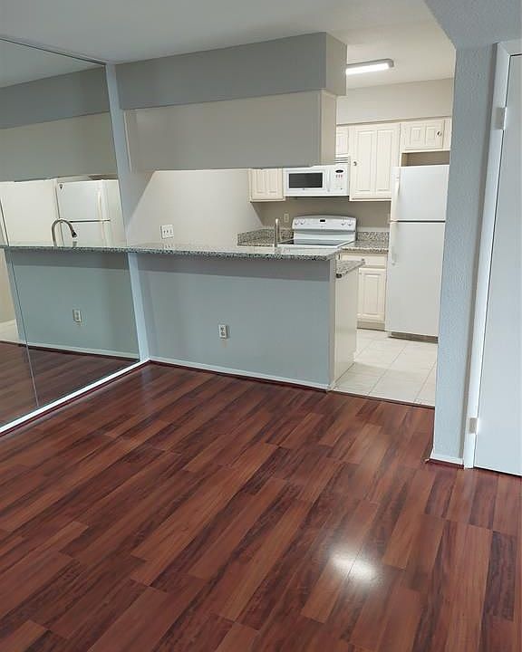 1st image of 2110 Wilcrest Dr APT 222